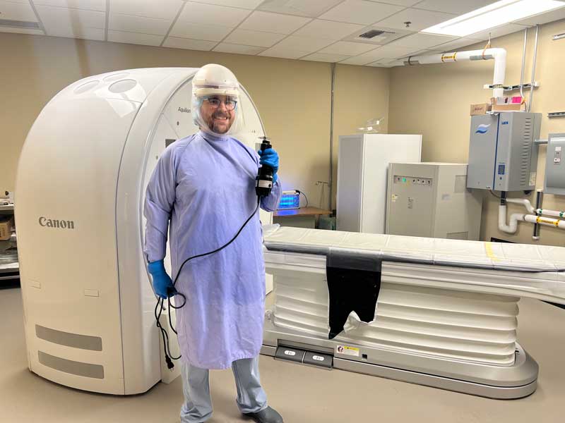 Hunter Kane '16 in autopsy lab