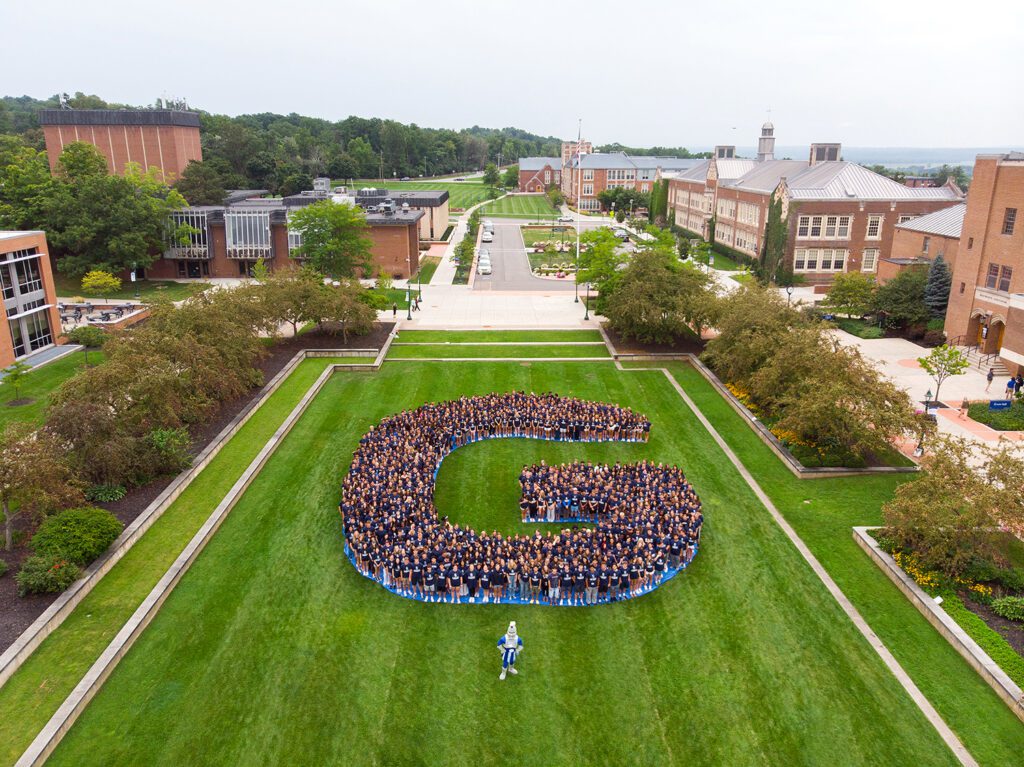 Geneseo students form the letter "G"